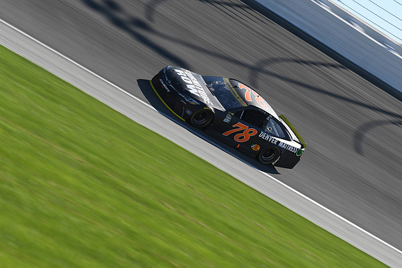 AUTO: SEP 18 NASCAR Sprint Cup Series - Teenage Mutant Ninja Turtles 400