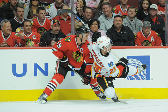 NHL: NOV 15 Flames at Blackhawks