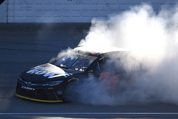 AUTO: SEP 18 NASCAR Sprint Cup Series - Teenage Mutant Ninja Turtles 400