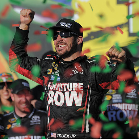 AUTO: SEP 18 NASCAR Sprint Cup Series - Teenage Mutant Ninja Turtles 400